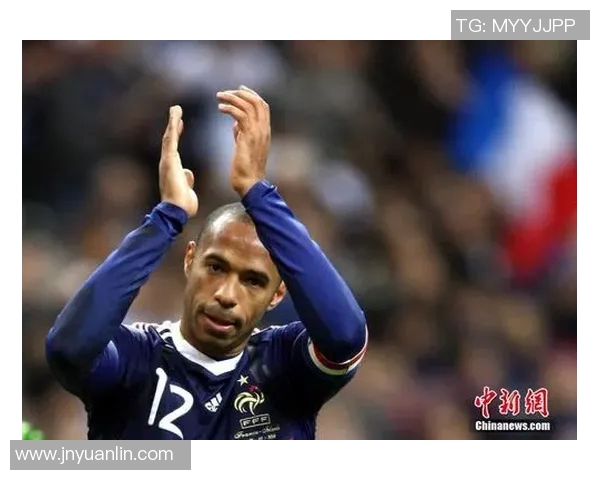 足球传奇亨利的时尚穿搭风格解析与潮流影响力探讨