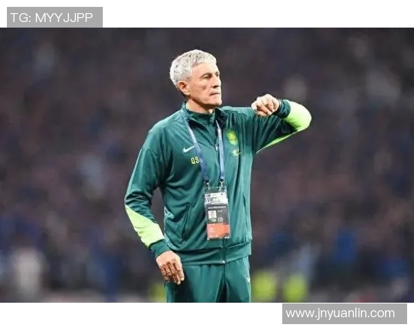 有雀斑的男足球明星展现自信魅力与独特风格的故事