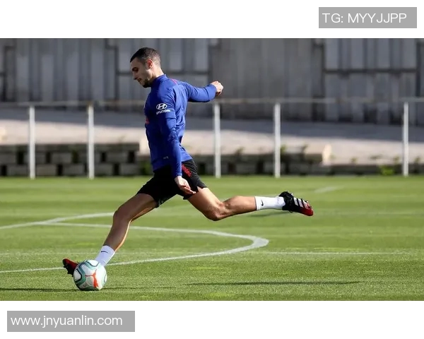 脚筋强健的足球明星们如何通过训练提升竞技水平与表现 脚筋强健的足球明星们如何通过训练提升竞技水平与表现