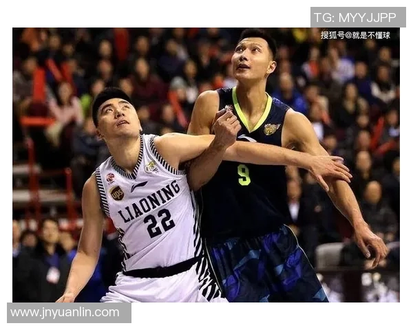 中国足球明星携手娇妻共筑幸福家庭生活引发热议